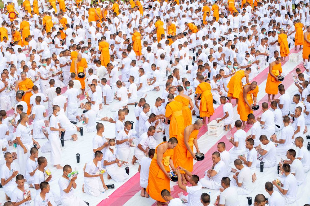 ภาพ No.341038:วันที่ 26 กรกฎาคม พ.ศ. 2569 โครงการพัฒนาคุณธรรม จริยธรรม สำหรับนักเรียนนายสิบตำรวจ (นสต.) รุ่นที่ 17 ศูนย์ฝึกอบรมตำรวจภูธรภาค 1 ได้จัดกิจกรรม ตักบาตรเพื่อน้อมอุทิศถวายเพื่อเป็นพระราชกุศลฯ  และปฏิบัติธรรม ติวธรรมมะ ณ ศูนย์ปฏิบัติธรรมเวิล์ดพีช วัลเล่ย์ (Wo