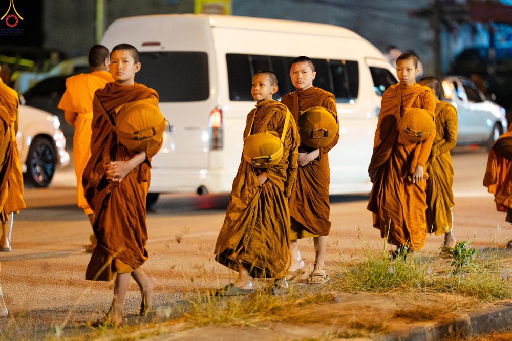 ภาพ No.281347:วันเสาร์ที่ 27 ธันวาคม พ.ศ.2568 พิธีตักบาตรพระ ๑,๐๐๐ รูป   เพื่อความเป็นสิริมงคลแก่ชีวิตและแผ่นดินไทย  มหากุศลครั้งยิ่งใหญ่แห่งปี ส่งท้ายปีเก่า ต้อนรับปีใหม่  ณ ถนนหน้าที่ว่าการอำเภอภูเรือ จังหวัดเลย