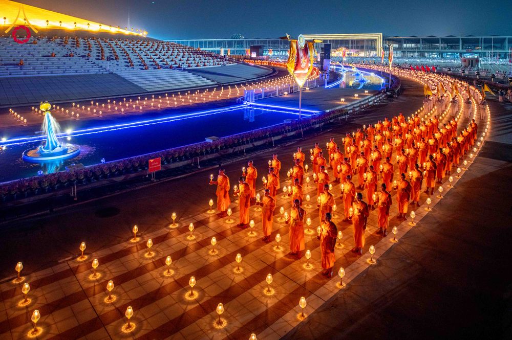 ภาพ No.312256:วันอังคารที่ 3 มีนาคม พ.ศ.2569 พิธีเวียนประทักษิณและจุดมาฆประทีป (ภาพชุดที่ 2) ณ ลานธรรมพระมหาธรรมกายเจดีย์ วัดพระธรรมกาย