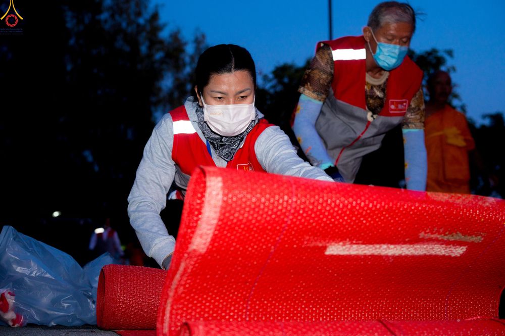 ภาพ No.296336:ภาพเบื้องหลังอาสาสมัครรวมใจ ชุดที่ 2 ในโครงการธรรมยาตรา กตัญญูบูชา มหาปูชนียาจารย์ พระมงคลเทพมุนี(สด จนฺทสโร) พระผู้ปราบมาร อนุสรณ์สถาน 7 แห่ง ปีที่ 14