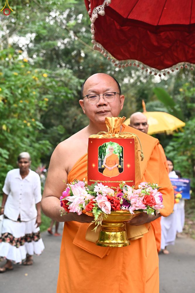 ภาพ No.278859:วันที่ 1 พฤศจิกายน  2568 กฐินสมทบวัดต่างประเทศ โดยคณะศิษยานุศิษย์ บูชาธรรม 81 ปี หลวงพ่อธัมมชโย กฐินช้างศรีลังกา  ณ วัดสุวรรณวิหาร เขตอาวิซาเวรี ประเทศศรีลังกา