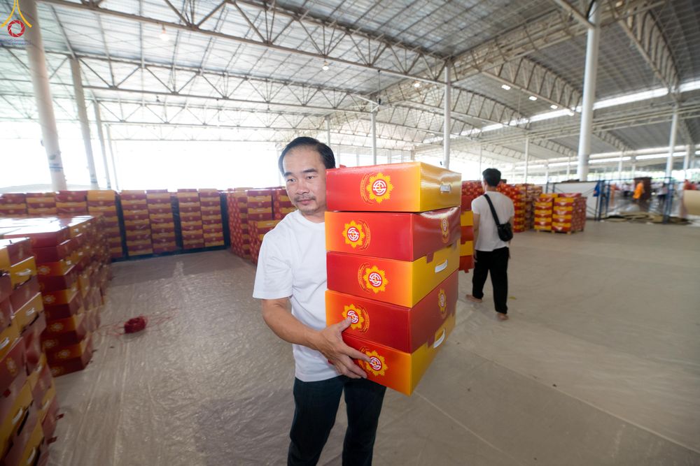 ภาพ No.320538:วันที่ 10 เมษายน พ.ศ.2569 การเตรียมกล่องไทยธรรม เพื่องานถวายมหาสังฆทาน 40,000 กว่าวัดทั่วประเทศ วันคุ้มครองโลก 22 เมษายน พ.ศ.2569 วัดพระธรรมกาย