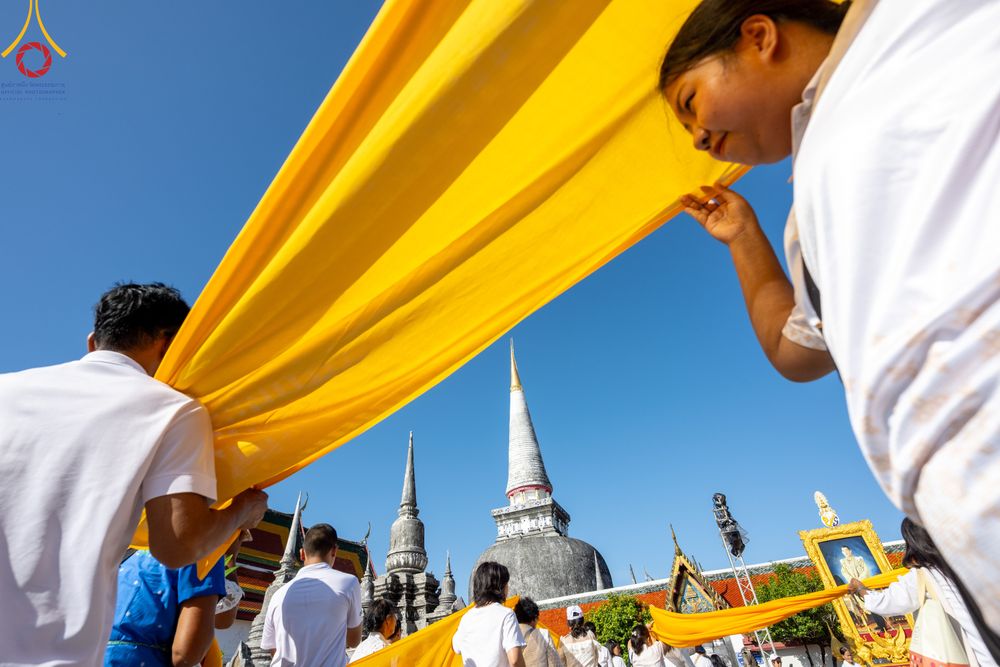 ภาพ No.311251:วันเสาร์ที่ 28 กุมภาพันธ์ พ.ศ. 2569 พิธีตักบาตรพระมหากุศล 11,250 รูป เฉลิมฉลอง 1,250 ปีศรีธรรมราชเจดีย์ สู่มรดกโลก ณ ถนนราชดำเนิน บริเวณหน้าวัดพระมหาธาตุวรมหาวิหาร อ.เมือง จ.นครศรีธรรมราช