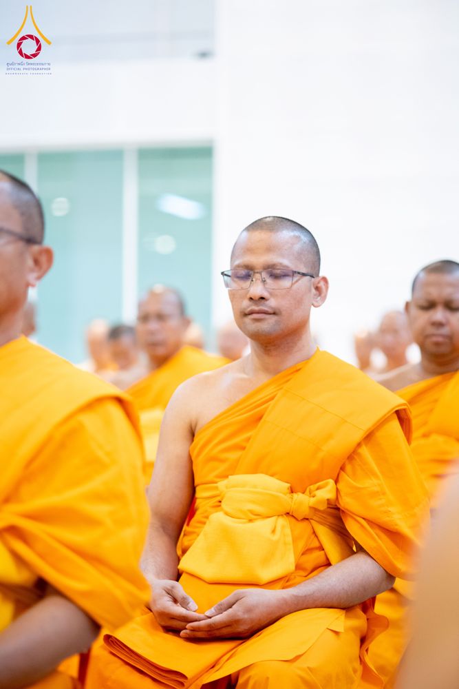 ภาพ No.284969:วันอาทิตย์ที่ 14 ธันวาคม พ.ศ.2568  พิธีปฏิบัติธรรม พิธีถวายภัตตาหารเป็นสังฆทาน พิธีมอบต้นสมบัติจักรพรรดิ ถวายแด่เจ้าอาวาสและประธานสงฆ์ 236 ศูนย์ส่งเสริมศีลธรรมทั่วโลก ณ สภาธรรมกายสากล วัดพระธรรมกาย