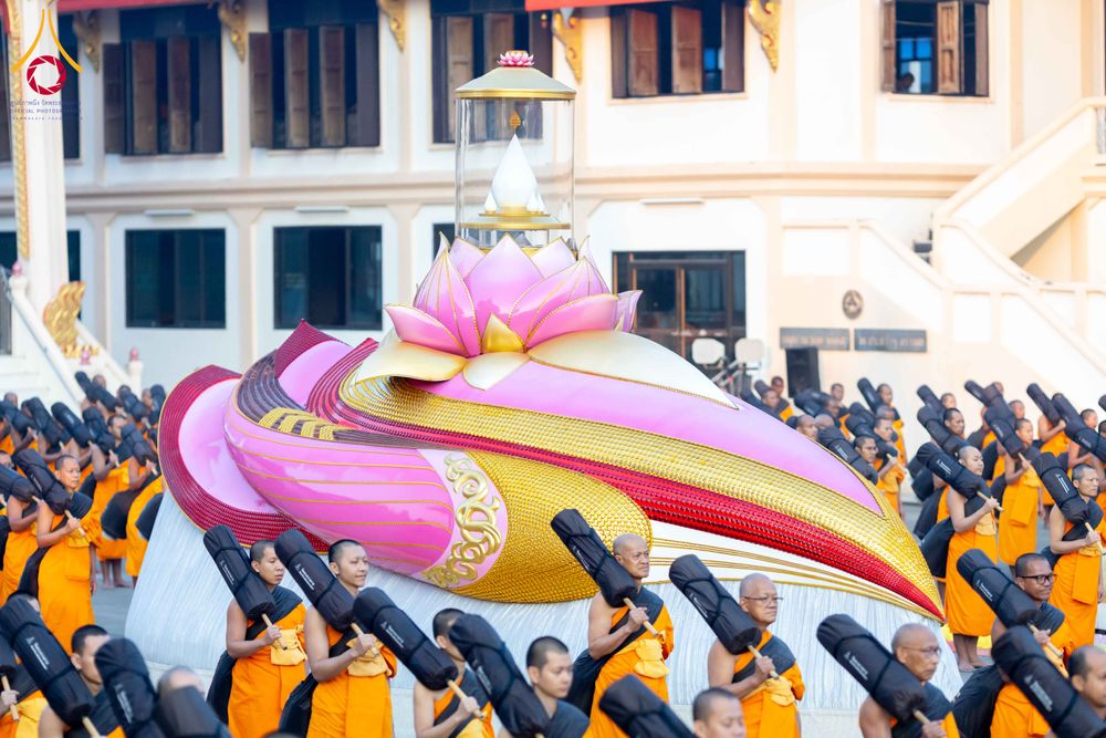 ภาพ No.297384:วันที่ 15 มกราคม พ.ศ.2569 พระธรรมยาตราปฏิบัติธรรมและถ่ายภาพหมู่ประวัติศาสตร์ อนุสรณ์สถานลำดับที่ 4 สถานที่เกิดด้วยกายธรรม  ณ วัดโบสถ์บน ต.บางคูเวียง จ.นนทบุรี ในโครงการธรรมยาตรา กตัญญูบูชา มหาปูชนียาจารย์ พระมงคลเทพมุนี(สด จนฺทสโร) พระผู้ปราบมาร อนุสรณ์ส