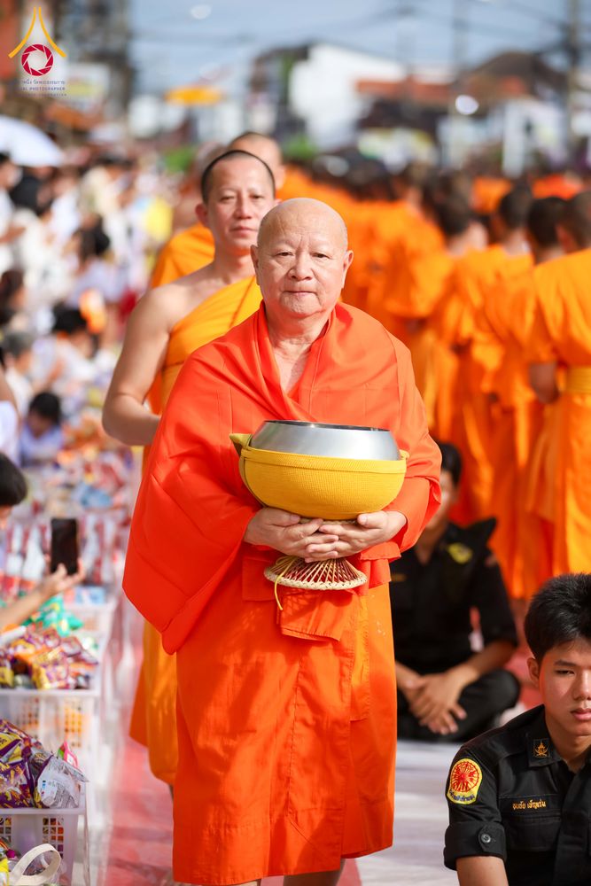 ภาพ No.336893:วันเสาร์ที่ 27 มิถุนายน 2569 พิธีตักบาตรพระ 1,345 รูป  ณ ข่วงสันกำแพง อำเภอสันกำแพง จังหวัดเชียงใหม่