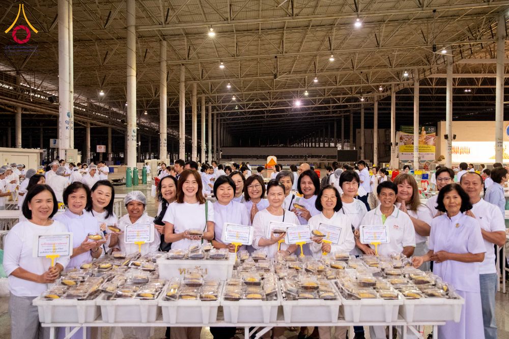 ภาพ No.287309:วันที่ 3 มกราคม พ.ศ.2569 พิธีถวายภัตตาหารเป็นสังฆทาน แด่พระธรรมยาตรา ณ วัดพระธรรมกาย  จังหวัดปทุมธานี ในโครงการธรรมยาตรา กตัญญูบูชา มหาปูชนียาจารย์ พระมงคลเทพมุนี(สด จนฺทสโร) พระผู้ปราบมาร อนุสรณ์สถาน 7 แห่ง ปีที่ 14