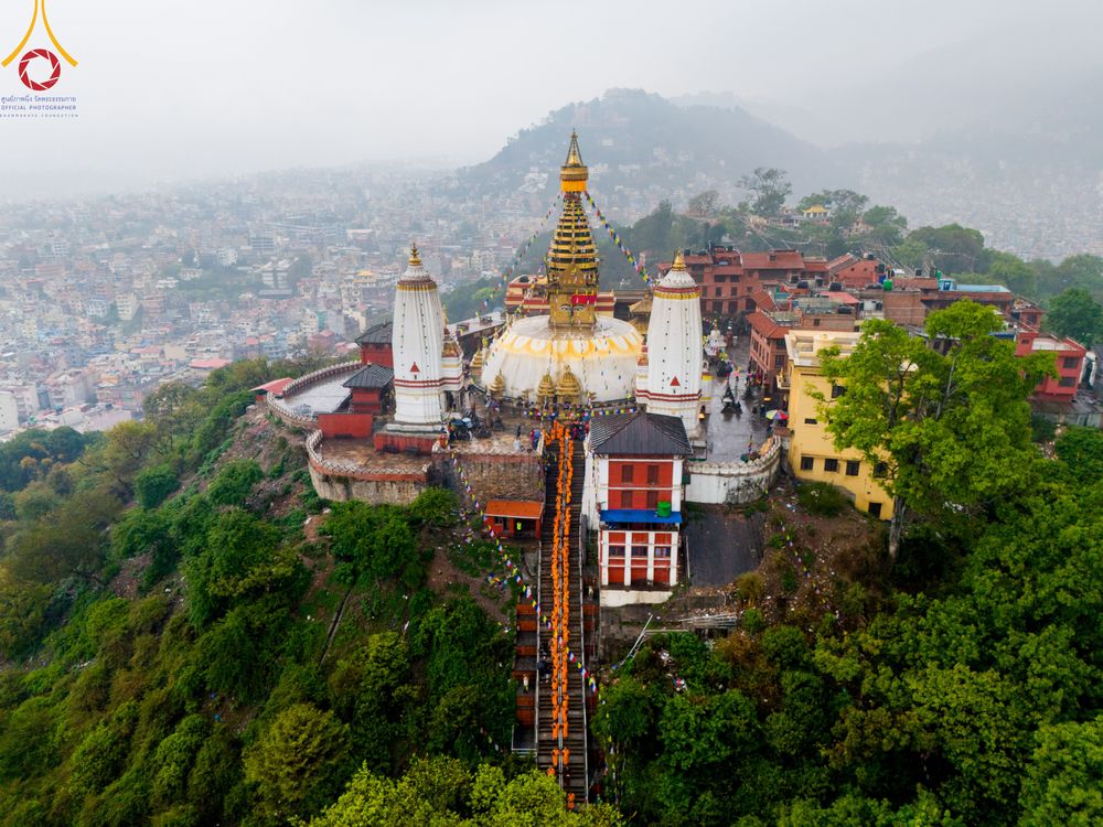 ภาพ No.317134:วันจันทร์ที่ 30 มีนาคม พ.ศ.2569 จาริกบิณฑบาตสยมภูนาทสู่พระราชวังหนุมานโดกา ประเทศเนปาล