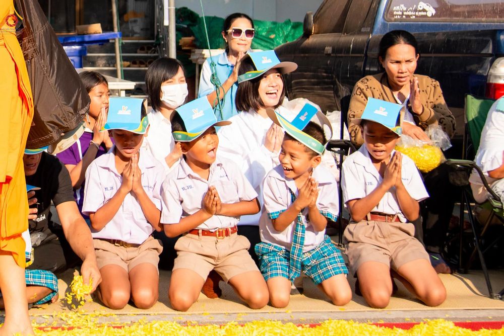 ภาพ No.295105:วันที่ 14 มกราคม พ.ศ. 2569 พิธีต้อนรับพระธรรมยาตรา อนุสรณ์สถานลำดับที่ 4  สถานที่เกิดด้วยกายธรรม ณ วัดโบสถ์บน ต.บางคูเวียง จ.นนทบุรี ในโครงการธรรมยาตรา กตัญญูบูชา มหาปูชนียาจารย์ พระมงคลเทพมุนี(สด จนฺทสโร) พระผู้ปราบมาร อนุสรณ์สถาน 7 แห่ง ปีที่ 14