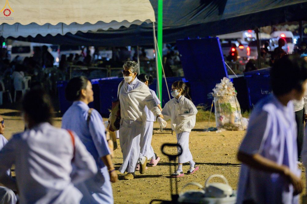 ภาพ No.302379:วันที่ 24 มกราคม พ.ศ. 2569 พิธีตักบาตรพระธรรมยาตรา ณ อนุสรณ์สถานลำดับที่ 5 สถานที่เผยแผ่วิชชาธรรมกายครั้งแรก อนุสรณ์สถานบางปลา วัดบางปลา อำเภอบางเลน จังหวัดนครปฐม ในโครงการธรรมยาตรา กตัญญูบูชา มหาปูชนียาจารย์ พระมงคลเทพมุนี(สด จนฺทสโร) พระผู้ปราบมาร อนุส