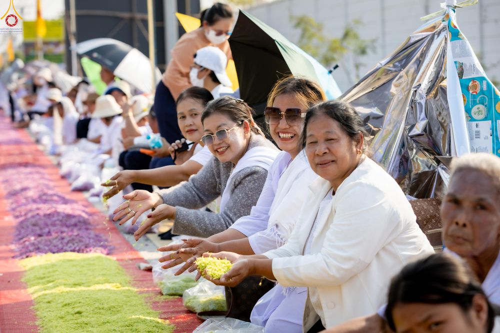 ภาพ No.299328:วันที่ 18 มกราคม พ.ศ. 2569 พิธีต้อนรับพระธรรมยาตรา ณ อนุสรณ์สถานลำดับที่ 5 สถานที่เผยแผ่วิชชาธรรมกายครั้งแรก อนุสรณ์สถานบางปลา วัดบางปลา อำเภอบางเลน จังหวัดนครปฐม ในโครงการธรรมยาตรา กตัญญูบูชา มหาปูชนียาจารย์ พระมงคลเทพมุนี(สด จนฺทสโร) พระผู้ปราบมาร อนุส