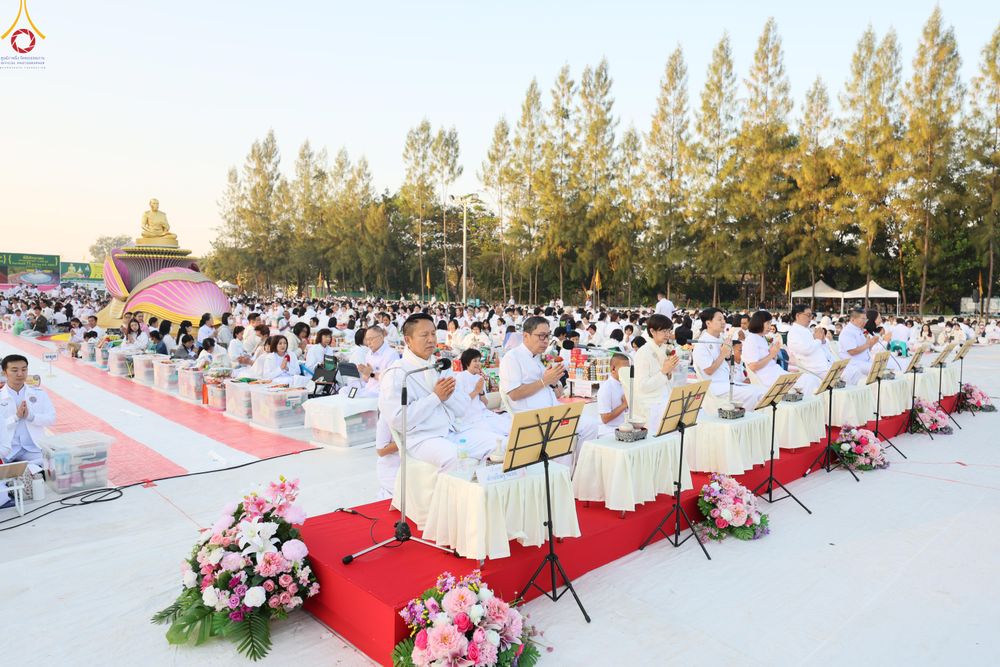 ภาพ No.292360:วันที่ 11 มกราคม พ.ศ. 2569 พิธีตักบาตรพระธรรมยาตรา ณ อนุสรณ์สถานคลองบางนางแท่น อ.สามพราน จ.นครปฐม ในโครงการธรรมยาตรา กตัญญูบูชา มหาปูชนียาจารย์ พระมงคลเทพมุนี(สด จนฺทสโร) พระผู้ปราบมาร อนุสรณ์สถาน 7 แห่ง ปีที่ 14