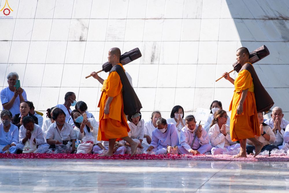 ภาพ No.292784:วันที่ 11 มกราคม พ.ศ. 2569 พิธีต้อนรับพระธรรมยาตรา ณ อนุสรณ์สถานลำดับที่ 3 สถานที่เกิดในเพศสมณะ วัดสองพี่น้อง อำเภอสองพี่น้อง จังหวัดสุพรรณบุรี ในโครงการธรรมยาตรา กตัญญูบูชา มหาปูชนียาจารย์ พระมงคลเทพมุนี(สด จนฺทสโร) พระผู้ปราบมาร อนุสรณ์สถาน 7 แห่ง ปีที