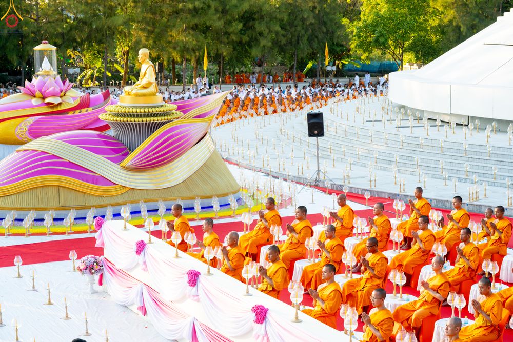 ภาพ No.291972:วันที่ 10 มกราคม พ.ศ. 2569 พิธีจุดประทีปถวายเป็นพุทธบูชา และบูชาธรรมมหาปูชนียาจารย์  ณ อนุสรณ์สถานคลองบางนางแท่น อ.สามพราน จ.นครปฐม ในโครงการธรรมยาตรา กตัญญูบูชา มหาปูชนียาจารย์ พระมงคลเทพมุนี(สด จนฺทสโร) พระผู้ปราบมาร อนุสรณ์สถาน 7 แห่ง ปีที่ 14