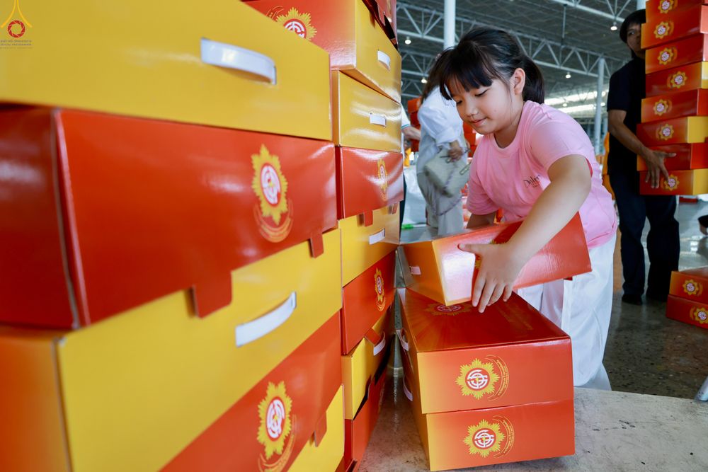 ภาพ No.320556:วันที่ 10 เมษายน พ.ศ.2569 การเตรียมกล่องไทยธรรม เพื่องานถวายมหาสังฆทาน 40,000 กว่าวัดทั่วประเทศ วันคุ้มครองโลก 22 เมษายน พ.ศ.2569 วัดพระธรรมกาย