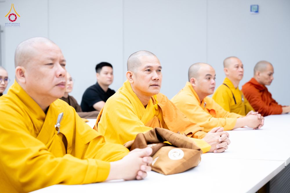 ภาพ No.324811:วันอังคารที่ 21 เมษายน พ.ศ.2569  หลวงพ่อทัตตชีโว รองเจ้าอาวาสวัดพระธรรมกาย ถวายการต้อนรับและปฏิสันถารคณะสงฆ์จากประเทศเวียดนาม
