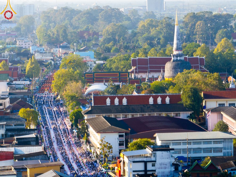 ภาพ No.311221:วันเสาร์ที่ 28 กุมภาพันธ์ พ.ศ. 2569 พิธีตักบาตรพระมหากุศล 11,250 รูป เฉลิมฉลอง 1,250 ปีศรีธรรมราชเจดีย์ สู่มรดกโลก ณ ถนนราชดำเนิน บริเวณหน้าวัดพระมหาธาตุวรมหาวิหาร อ.เมือง จ.นครศรีธรรมราช