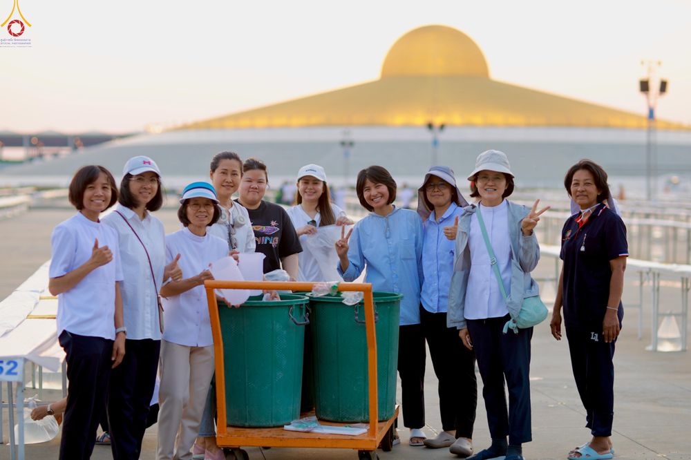 ภาพ No.320429:วันที่ 9 เมษายน พ.ศ.2569 การเตรียมงาน มัดถุงน้ำ ถ่วงขาโต๊ะไทยธรรม เพื่องานถวายมหาสังฆทาน 40,000 กว่าวัดทั่วประเทศ วันคุ้มครองโลก 22 เมษายน พ.ศ.2569 วัดพระธรรมกาย