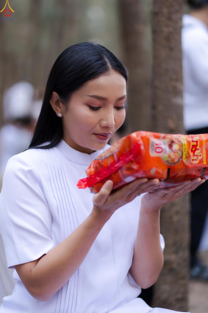 ภาพ No.289326:วันที่ 7 มกราคม พ.ศ. 2569 พิธีตักบาตรพระธรรมยาตรา ณ อนุสรณ์สถานลำดับที่ 1 สถานที่เกิดด้วยรูปกายเนื้อ อนุสรณ์สถานมหาวิหารพระมงคลเทพมุนี (โลตัสแลนด์) อ.สองพี่น้อง จ.สุพรรณบุรี ในโครงการธรรมยาตรา กตัญญูบูชา มหาปูชนียาจารย์ พระมงคลเทพมุนี(สด จนฺทสโร) พระผู้ป