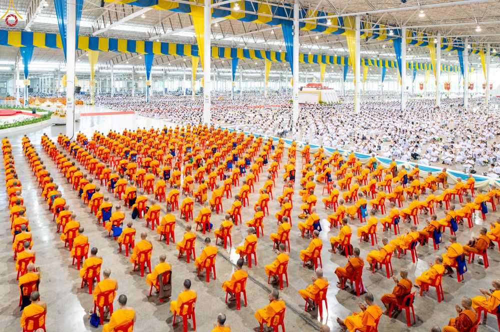 ภาพ No.337908:วันอาทิตย์ต้นเดือน 5 กรกฎาคม พ.ศ.2569 พิธีบูชาข้าวพระ ณ สภาธรรมกายสากล วัดพระธรรมกาย