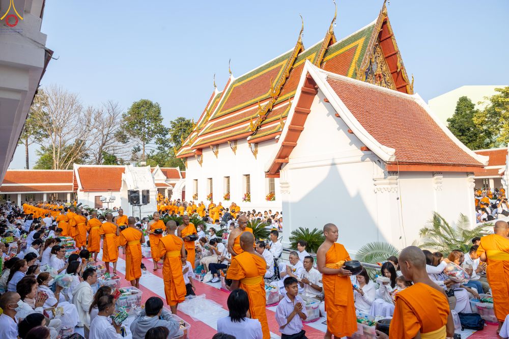 ภาพ No.297634:วันที่ 18 มกราคม พ.ศ. 2569 พิธีตักบาตรพระธรรมยาตรา ณ วัดโบสถ์บน ต.บางคูเวียง จ.นนทบุรี อนุสรณ์สถานลำดับที่ 4 สถานที่เกิดด้วยกายธรรม ในโครงการธรรมยาตรา กตัญญูบูชา มหาปูชนียาจารย์ พระมงคลเทพมุนี(สด จนฺทสโร) พระผู้ปราบมาร อนุสรณ์สถาน 7 แห่ง ปีที่ 14