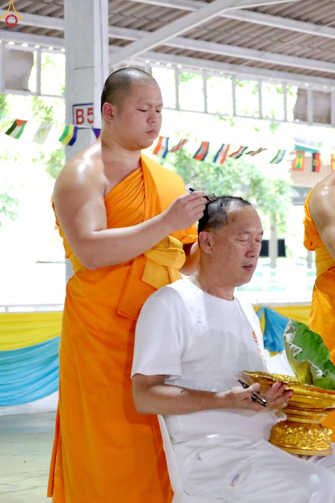 ภาพ No.338354:วันอาทิตย์ที่ 5 กรกฎาคม พศ.2569 พิธีตัดปอยผมธรรมทายาทนานาชาติ IDOP รุ่นที่ 21 จากประเทศจีน มาเลเซีย สิงคโปร์ และไต้หวัน ณ โถงช้าง วัดพระธรรมกาย