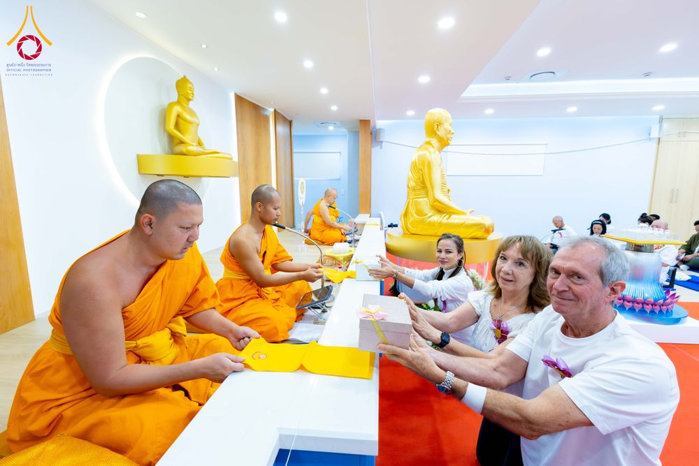 ภาพ No.313293:วันอาทิตย์ที่ 8 มีนาคม พ.ศ. 2569 พิธีสมโภชรูปเหมือนพระมงคลเทพมุนี (สด จนฺทสโร) และพิธีทอดผ้าป่าสามัคคีเพื่อสร้างวิหารพระมงคลเทพมุนี ณ วัดพุทธเคปทาวน์ ประเทศแอฟริกาใต้