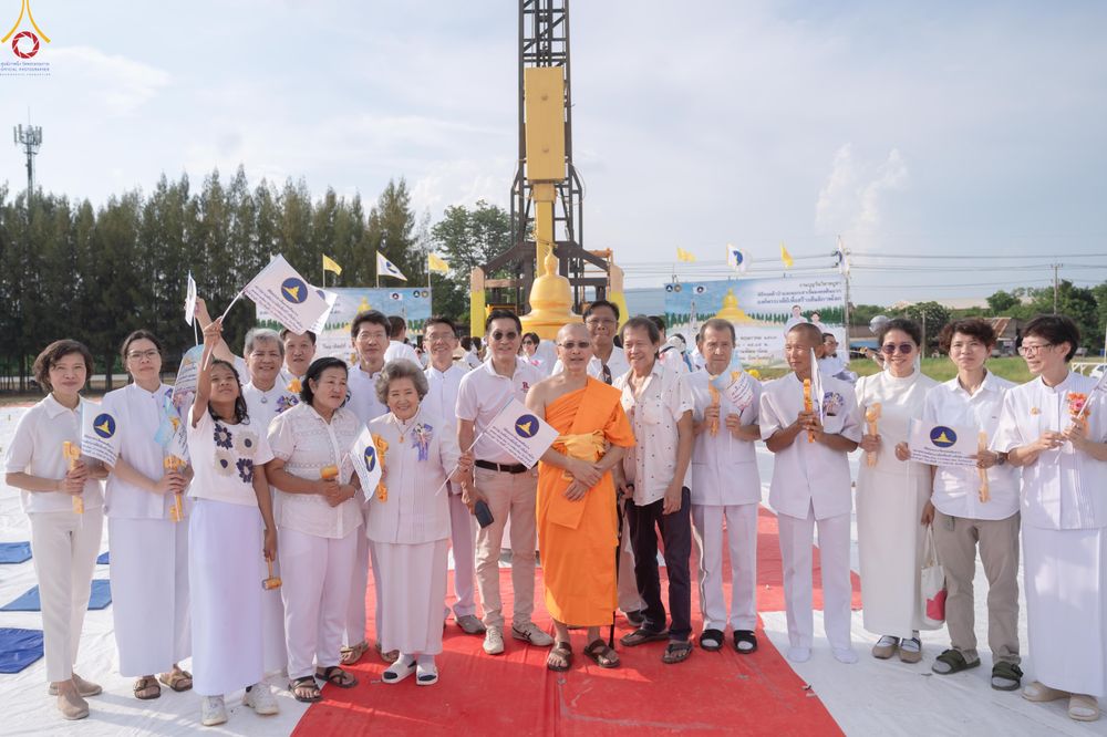 ภาพ No.331456:วันที่ 31 พฤษภาคม พ.ศ.2569 พิธีทอดผ้าป่าและตอกเสาเข็มมงคลต้นแรก องค์พระเจดีย์เพื่อสร้างสันติภาพโลก  ณ ธุดงคสถานพัฒนานิคม จังหวัดลพบุรี