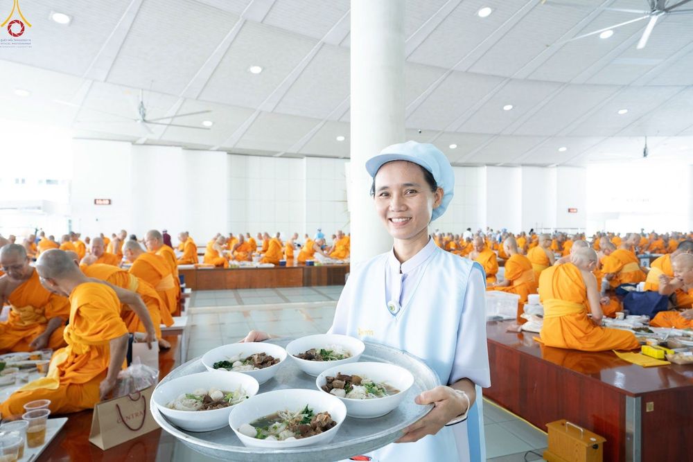 ภาพ No.348282:วันที่ 10 กันยายน พ.ศ.2569 พิธีสวดพระพุทธมนต์ และถวายภัตตาหารเป็นสังฆทาน เนื่องในวันครบ 26 ปี วันคล้ายละสังขาร คุณยายอาจารย์มหารัตนอุบาสิกาจันทร์ ขนนกยูง ณ หอฉันคุณยายอาจารย์ฯ วัดพระธรรมกาย