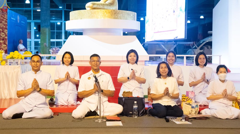 ภาพ No.280317:วันที่ 31 ธันวาคม พ.ศ.2568 -วันที่ 1 มกราคม พ.ศ.2569 พิธีฉลองชัยสวดมนต์บทธัมมจักกับปปวัตนสูตร ครบ 8,000,000,000 จบ , พิธีสวดมนต์ข้ามปี ณ วัดพระธรรมกาย