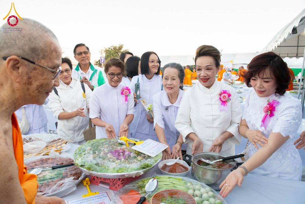 ภาพ No.289958:วันที่ 8 มกราคม พ.ศ. 2569 พิธีถวายภัตตาหารเป็นสังฆทาน แด่พระธรรมยาตรา ณ อนุสรณ์สถานคลองบางนางแท่น อ.สามพราน จ.นครปฐม ในโครงการธรรมยาตรา กตัญญูบูชา มหาปูชนียาจารย์ พระมงคลเทพมุนี(สด จนฺทสโร) พระผู้ปราบมาร อนุสรณ์สถาน 7 แห่ง ปีที่ 14