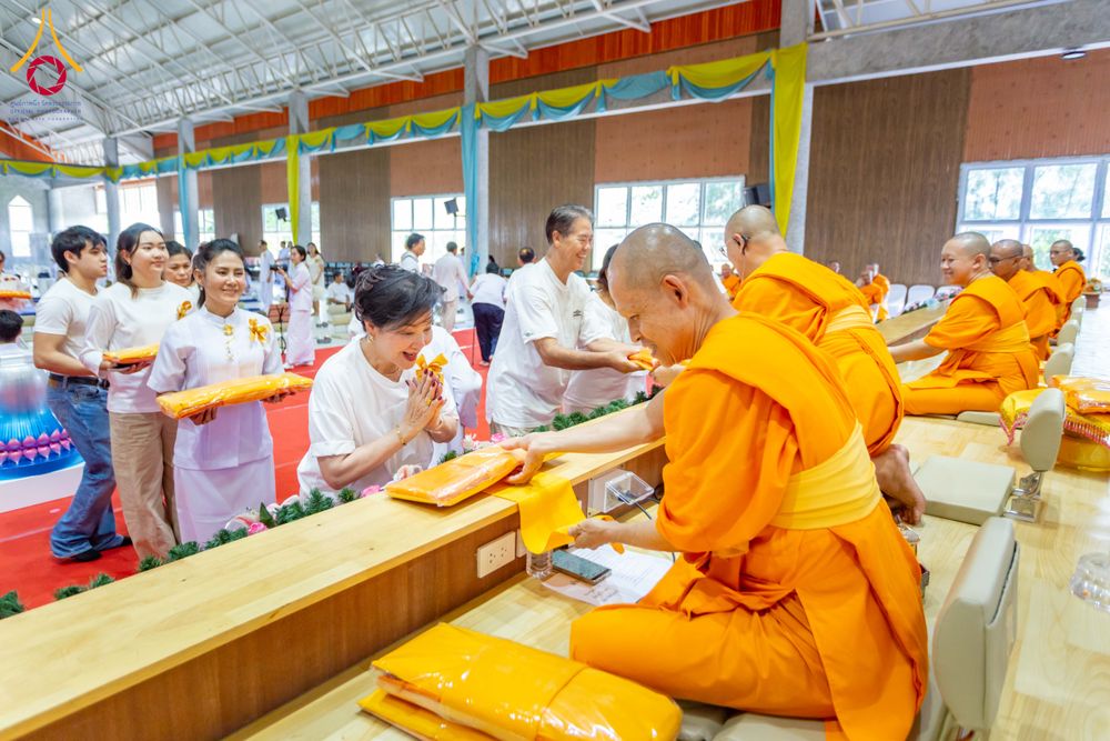 ภาพ No.315607:วันอาทิตย์ ที่ 22 มีนาคม พ.ศ. 2569 พิธีทอดผ้าป่าฉลองพระประธาน พิธีประดิษฐานพระบรมสารีริกธาตุในองค์พระประธาน พิธีจารึกชื่อบรรจุในแผ่นฌาน ณ ศูนย์ปฏิบัติธรรมสมุทรปราการ (บางบ่อ)