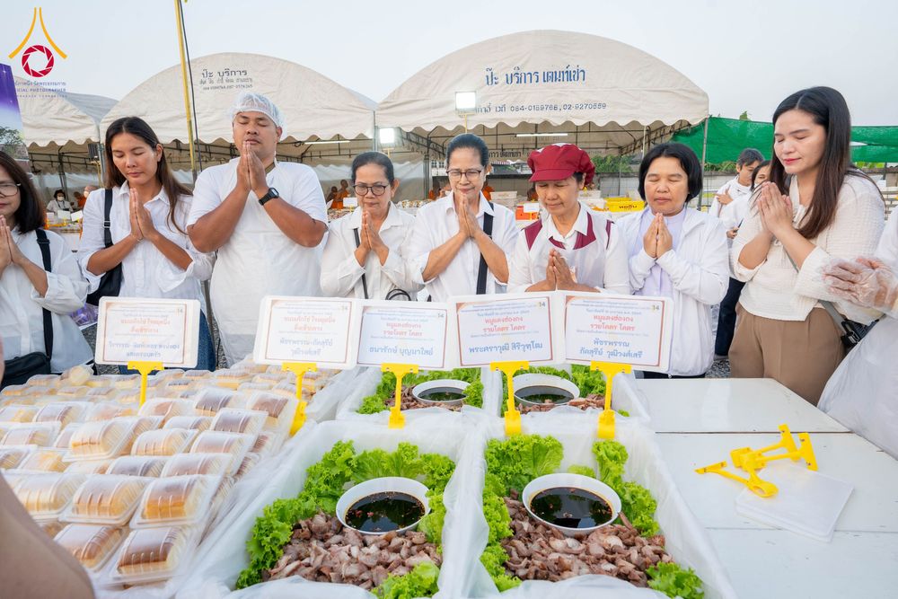 ภาพ No.296697:วันที่ 18 มกราคม พ.ศ. 2569 พิธีถวายภัตตาหารเป็นสังฆทาน แด่พระธรรมยาตรา ณ วัดโบสถ์บน ต.บางคูเวียง จ.นนทบุรี อนุสรณ์สถานลำดับที่ 4 สถานที่เกิดด้วยกายธรรม ในโครงการธรรมยาตรา กตัญญูบูชา มหาปูชนียาจารย์ พระมงคลเทพมุนี(สด จนฺทสโร) พระผู้ปราบมาร อนุสรณ์สถาน 7 แ