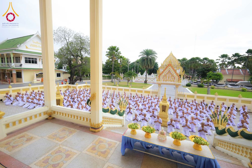 ภาพ No.278590:วันอาทิตย์ที่ 14 ธันวาคม พ.ศ.2568  พิธีเวียนประทักษิณ พิธีวันทาสีมาพระประธาน โครงการบวชบูชาธรรมมหาปูชนียาจารย์ ของศูนย์ปฏิบัติธรรมบุรีรัมย์ ณ วัดกลาง พระอารามหลวง จังหวัดบุรีรัมย์