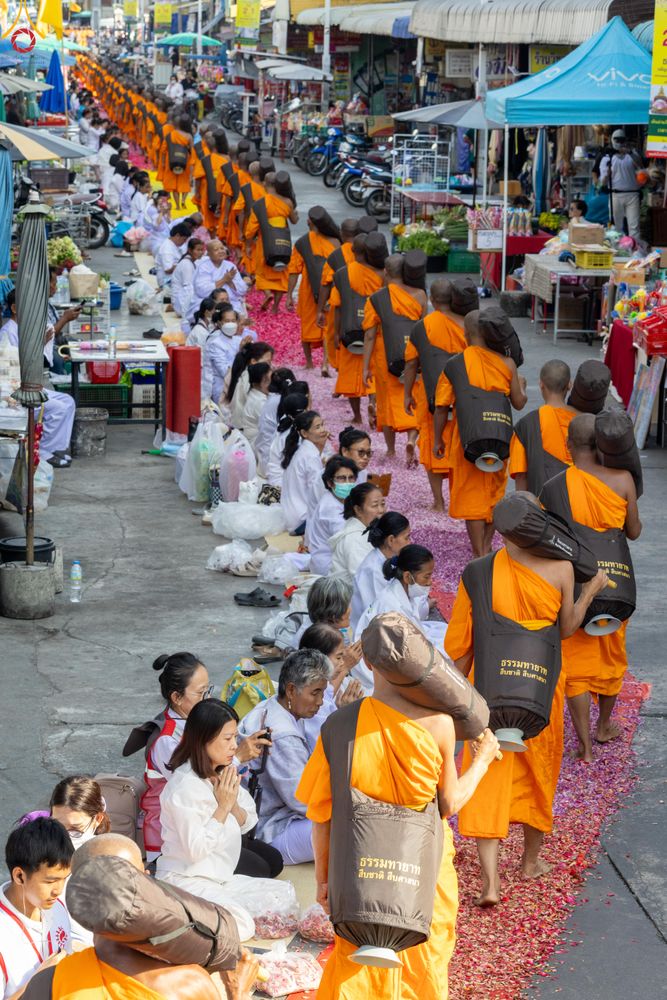 ภาพ No.287773:วันที่ 3 มกราคม พ.ศ. 2569 พิธีต้อนรับพระธรรมยาตรา ครั้งที่ 2 (ภาพชุดที่ 2) ในโครงการธรรมยาตรา กตัญญูบูชา มหาปูชนียาจารย์ พระมงคลเทพมุนี(สด จนฺทสโร) พระผู้ปราบมาร อนุสรณ์สถาน 7 แห่ง ปีที่ 14 ณ อนุสรณ์สถานมหาวิหารพระมงคลเทพมุนี (โลตัสแลนด์) อ.สองพี่น้อง จ.