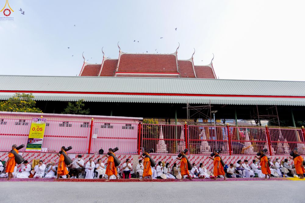 ภาพ No.295034:วันที่ 14 มกราคม พ.ศ. 2569 พิธีต้อนรับพระธรรมยาตรา อนุสรณ์สถานลำดับที่ 4  สถานที่เกิดด้วยกายธรรม ณ วัดโบสถ์บน ต.บางคูเวียง จ.นนทบุรี ในโครงการธรรมยาตรา กตัญญูบูชา มหาปูชนียาจารย์ พระมงคลเทพมุนี(สด จนฺทสโร) พระผู้ปราบมาร อนุสรณ์สถาน 7 แห่ง ปีที่ 14