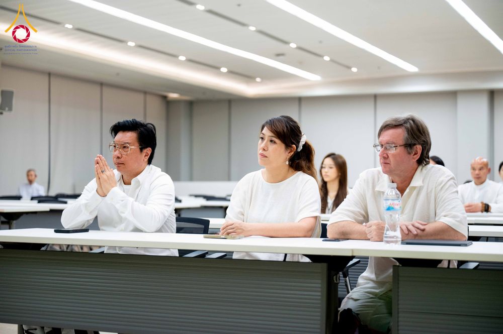 ภาพ No.313107:วันที่ 4 มีนาคม พ.ศ. 2559 หลวงพ่อทัตตชีโว รองเจ้าอาวาสวัดพระธรรมกาย ได้เมตตาถวายการต้อนรับปฏิสันถารพระอาคันตุกะจาก 19 ประเทศ ที่เดินทางมาร่วมงานวันมาฆบูชา ณ วัดพระธรรมกาย