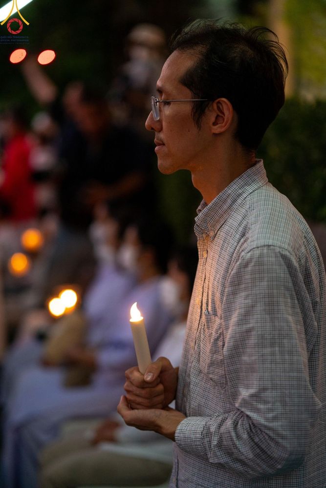ภาพ No.201724:พิธีจุดประทีปถวายเป็นพุทธบูชา และบูชาธรรมมหาปูชนียาจารย์ ณ อาคารธรรมยาตรา กตัญญูบูชามหาปูชนียาจารย์ ตรงข้ามวัดปากน้ำภาษีเจริญ จ.กรุงเทพมหานคร ในโครงการธรรมยาตรา กตัญญูบูชา มหาปูชนียาจารย์ พระมงคลเทพมุนี(สด จนฺทสโร) พระผู้ปราบมาร อนุสรณ์สถาน 7 แห่ง