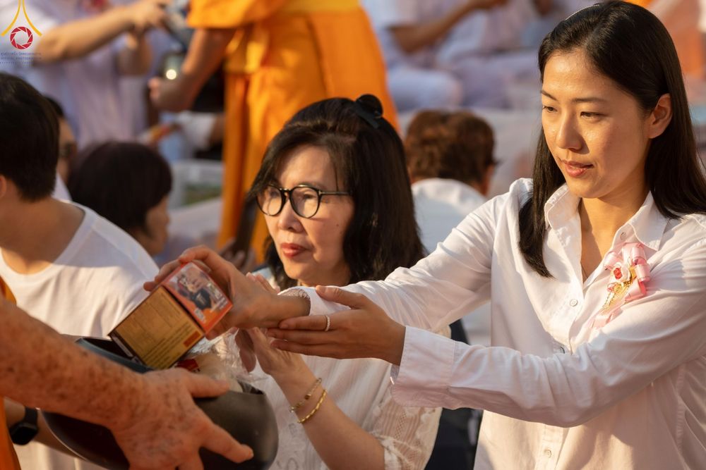 ภาพ No.116194:พิธีตักบาตรพระธรรมยาตรา ณ อนุสรณ์สถานลำดับที่ 4 สถานที่เกิดด้วยกายธรรม วัดโบสถ์(บน) จ.นนทบุรี วันที่ 21 มกราคม พ.ศ. 2567