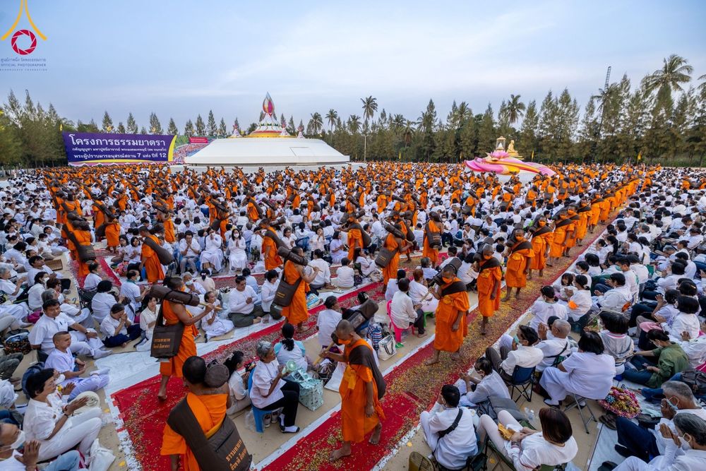 ภาพ No.108015:พิธีต้อนรับพระธรรมยาตรา ในโครงการธรรมยาตรากตัญญูบูชา มหาปูชนียาจารย์ พระมงคลเทพมุนี(สด จนฺทสโร) พระผู้ปราบมาร อนุสรณ์สถาน 7 แห่ง ปีที่ 12 วันที่ 7 มกราคม พ.ศ. 2567 ณ อนุสรณ์สถานคลองบางนางแท่น  อ.สามพราน จ.นครปฐม