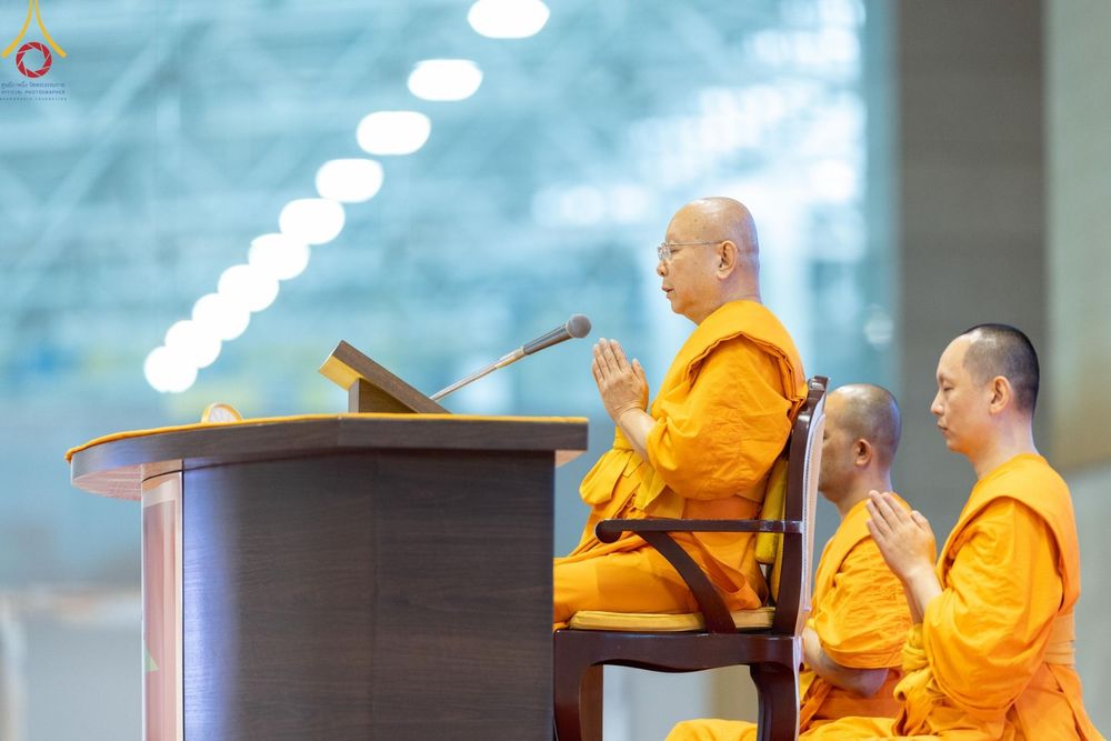 ภาพ No.139219:พิธีตักบาตร , พิธีบูชาข้าวพระ ณ ห้องแก้วสารพัด 1 สภาธรรมกายสากล วัดพระธรรมกาย วันอาทิตย์ต้นเดือนที่ 2 มิถุนายน พ.ศ. 2567