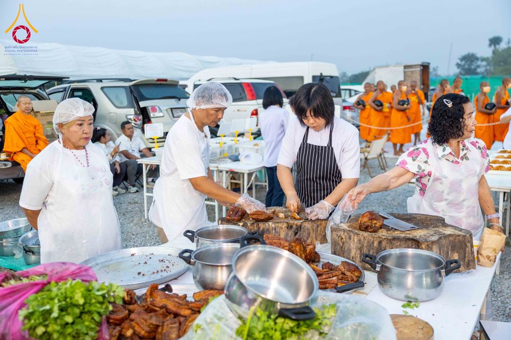 ภาพ No.300172:วันที่ 22 มกราคม พ.ศ. 2569 พิธีถวายภัตตาหารเป็นสังฆทาน แด่พระธรรมยาตรา ณ อนุสรณ์สถานบางปลา วัดบางปลา อำเภอบางเลน จังหวัดนครปฐม ในโครงการธรรมยาตรา กตัญญูบูชา มหาปูชนียาจารย์ พระมงคลเทพมุนี(สด จนฺทสโร) พระผู้ปราบมาร อนุสรณ์สถาน 7 แห่ง ปีที่ 14