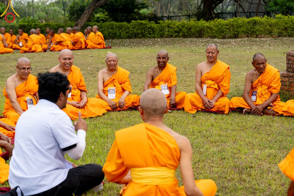 ภาพ No.314660:วันที่ 20 มีนาคม พ.ศ. 2569 พระอาจารย์ แนะนำการปฏิบัติธรรมให้แก่สามเณร  โครงการบรรพชาสามเณร 500 รูป เนปาล ณ วิหารมายาเทวี ประเทศเนปาล