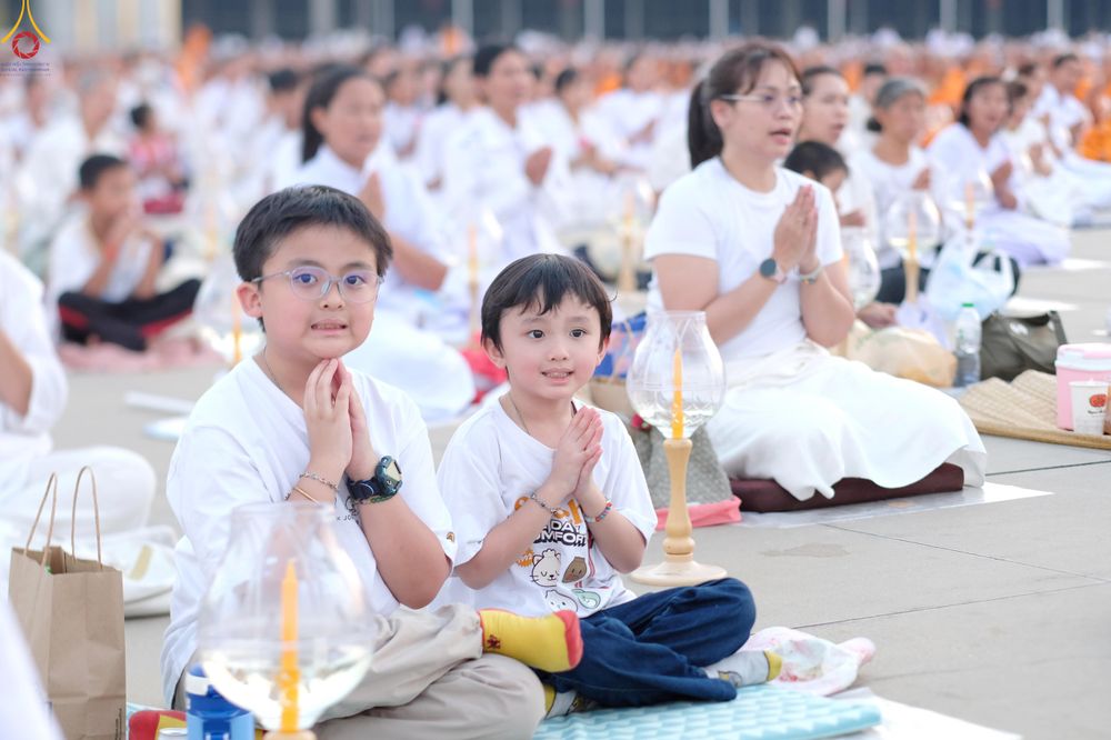 ภาพ No.307580:วันที่ 31 มกราคม พ.ศ. 2569 พิธีจุดประทีปธรรมถวายเป็นพุทธบูชา  และบูชาธรรมมหาปูชนียาจารย์ (ภาพชุดที่ 2) ณ วัดพระธรรมกาย ปทุมธานี ในโครงการธรรมยาตรา กตัญญูบูชา มหาปูชนียาจารย์ พระมงคลเทพมุนี(สด จนฺทสโร) พระผู้ปราบมาร อนุสรณ์สถาน 7 แห่ง ปีที่ 14