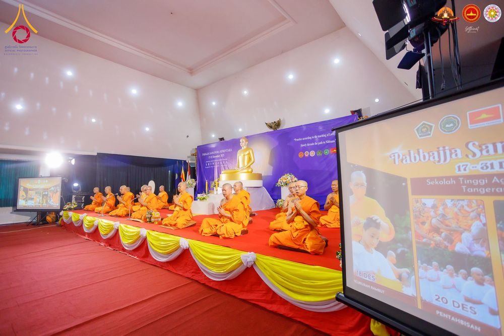 ภาพ No.283715:วันเสาร์ที่ 20 ธันวาคม  2568 พิธีบรรพชาสามเณร ณ ประเทศอินโดนีเซีย