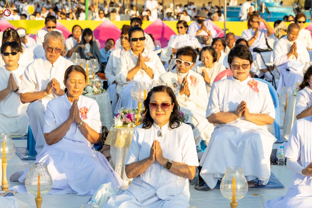 ภาพ No.302043:วันที่ 23 มกราคม พ.ศ. 2569 พิธีจุดประทีปธรรมถวายเป็นพุทธบูชา และบูชาธรรมมหาปูชนียาจารย์  ณ อนุสรณ์สถานลำดับที่ 5 สถานที่เผยแผ่วิชชาธรรมกายครั้งแรก อนุสรณ์สถานบางปลา วัดบางปลา อำเภอบางเลน จังหวัดนครปฐม ในโครงการธรรมยาตรา กตัญญูบูชา มหาปูชนียาจารย์ พระมงคล