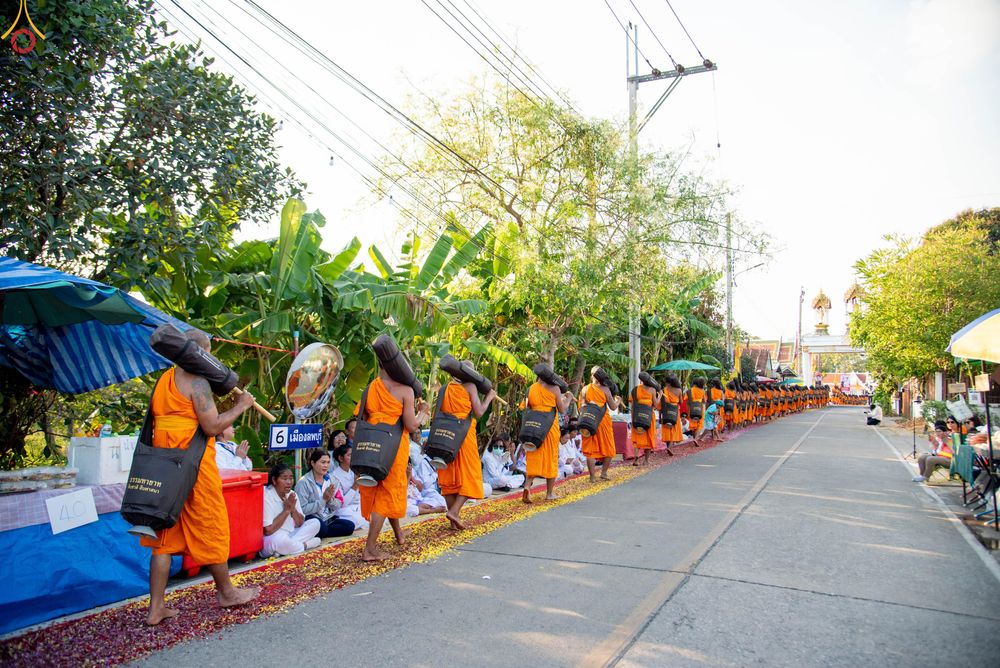 ภาพ No.295178:วันที่ 14 มกราคม พ.ศ. 2569 พิธีต้อนรับพระธรรมยาตรา อนุสรณ์สถานลำดับที่ 4  สถานที่เกิดด้วยกายธรรม ณ วัดโบสถ์บน ต.บางคูเวียง จ.นนทบุรี ในโครงการธรรมยาตรา กตัญญูบูชา มหาปูชนียาจารย์ พระมงคลเทพมุนี(สด จนฺทสโร) พระผู้ปราบมาร อนุสรณ์สถาน 7 แห่ง ปีที่ 14