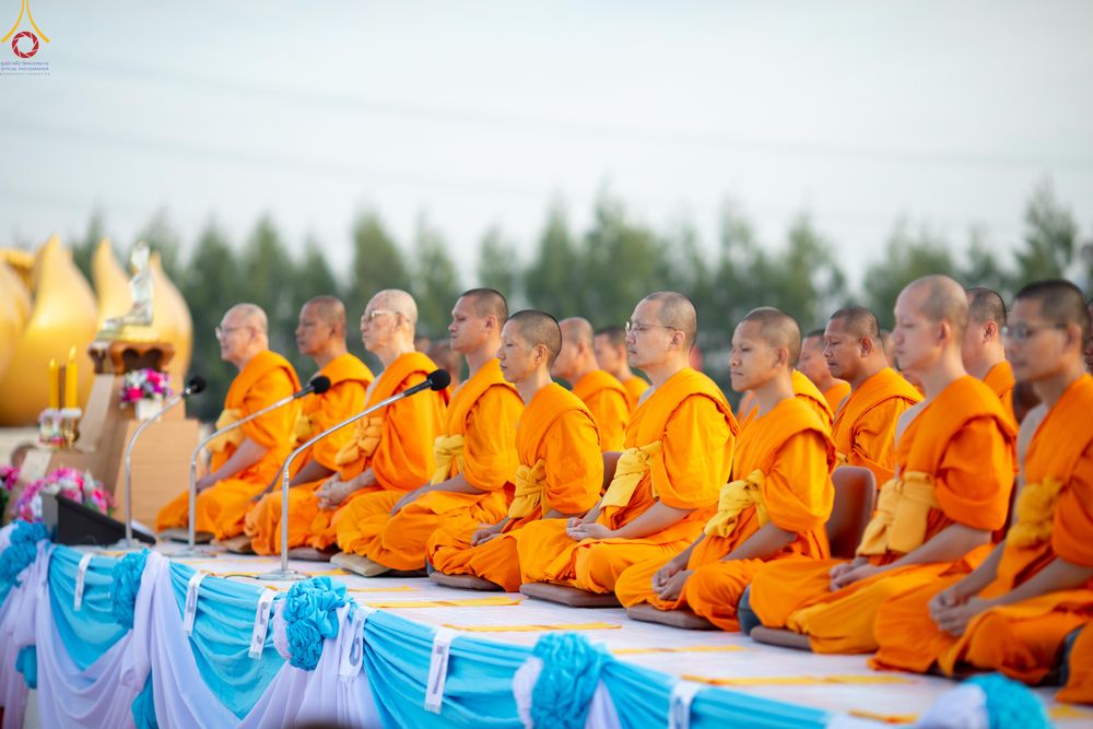 ภาพ No.302433:วันที่ 24 มกราคม พ.ศ. 2569 พิธีตักบาตรพระธรรมยาตรา ณ อนุสรณ์สถานลำดับที่ 5 สถานที่เผยแผ่วิชชาธรรมกายครั้งแรก อนุสรณ์สถานบางปลา วัดบางปลา อำเภอบางเลน จังหวัดนครปฐม ในโครงการธรรมยาตรา กตัญญูบูชา มหาปูชนียาจารย์ พระมงคลเทพมุนี(สด จนฺทสโร) พระผู้ปราบมาร อนุส