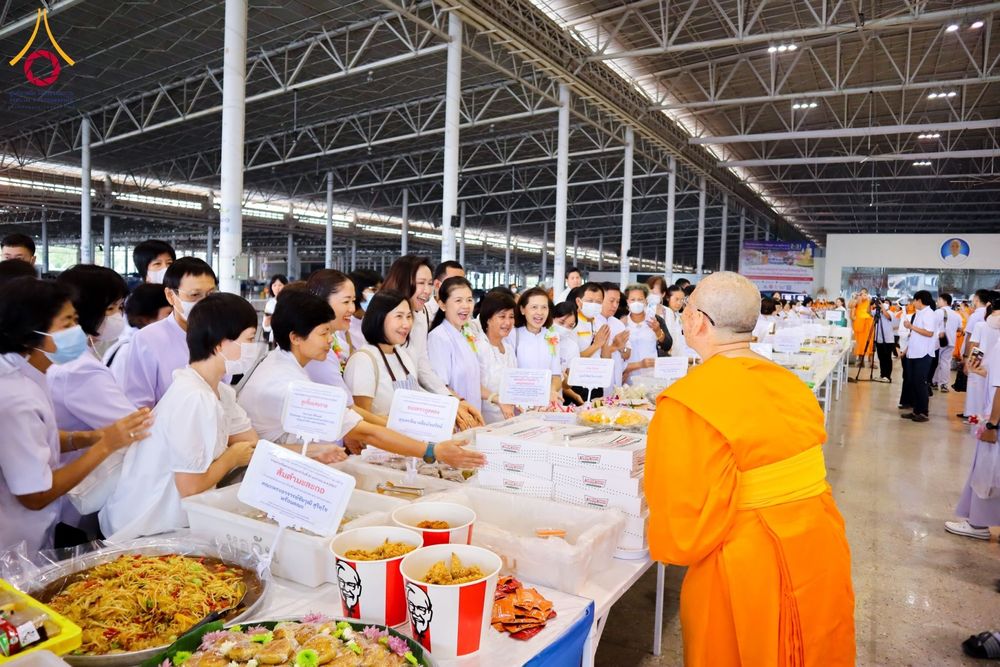ภาพ No.121654:พิธีถวายภัตตาหารเป็นสังฆทาน แด่คณะพระธรรมยาตรา ปีที่ 12 วันที่ 31 มกราคม พ.ศ. 2567 ณ สภาธรรมกายสากล วัดพระธรรมกาย