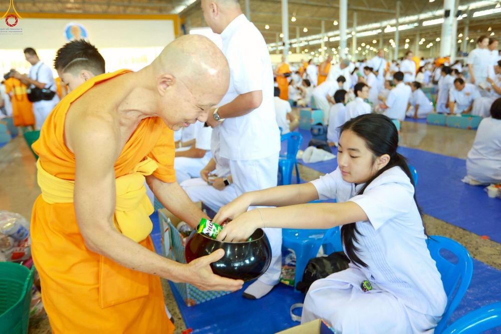 ภาพ No.263958:วันอาทิตย์ที่ 2 พฤศจิกายน พ.ศ. 2568 พิธีตักบาตรอาทิตย์ต้นเดือน ณ บ้านแก้วเรือนทองคุณยายฯ วัดพระธรรมกาย